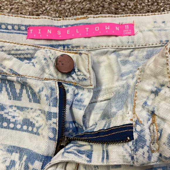 4/$24🦩 Tinseltown Denim Patterned Shorts Size 11 - Picture 2 of 9